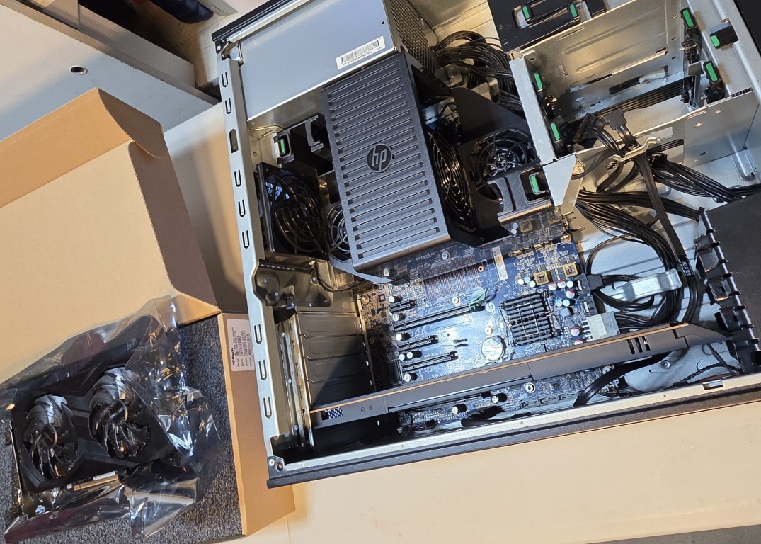 HP Z Turbo Quad Pro adapter installed in the chassis